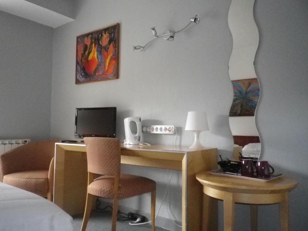 Hôtel Le Cleves Charleville-Mézières Kamer foto